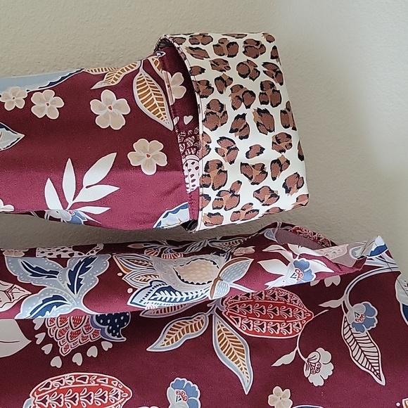 Chico's No Iron Cheetah Floral Classic Stretch Button Front Shirt Size Small/4 - Picture 5 of 8